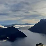 Alfotevegen 5 *